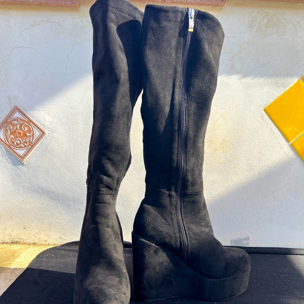 All Black Knee High wedge Boots w/zipper